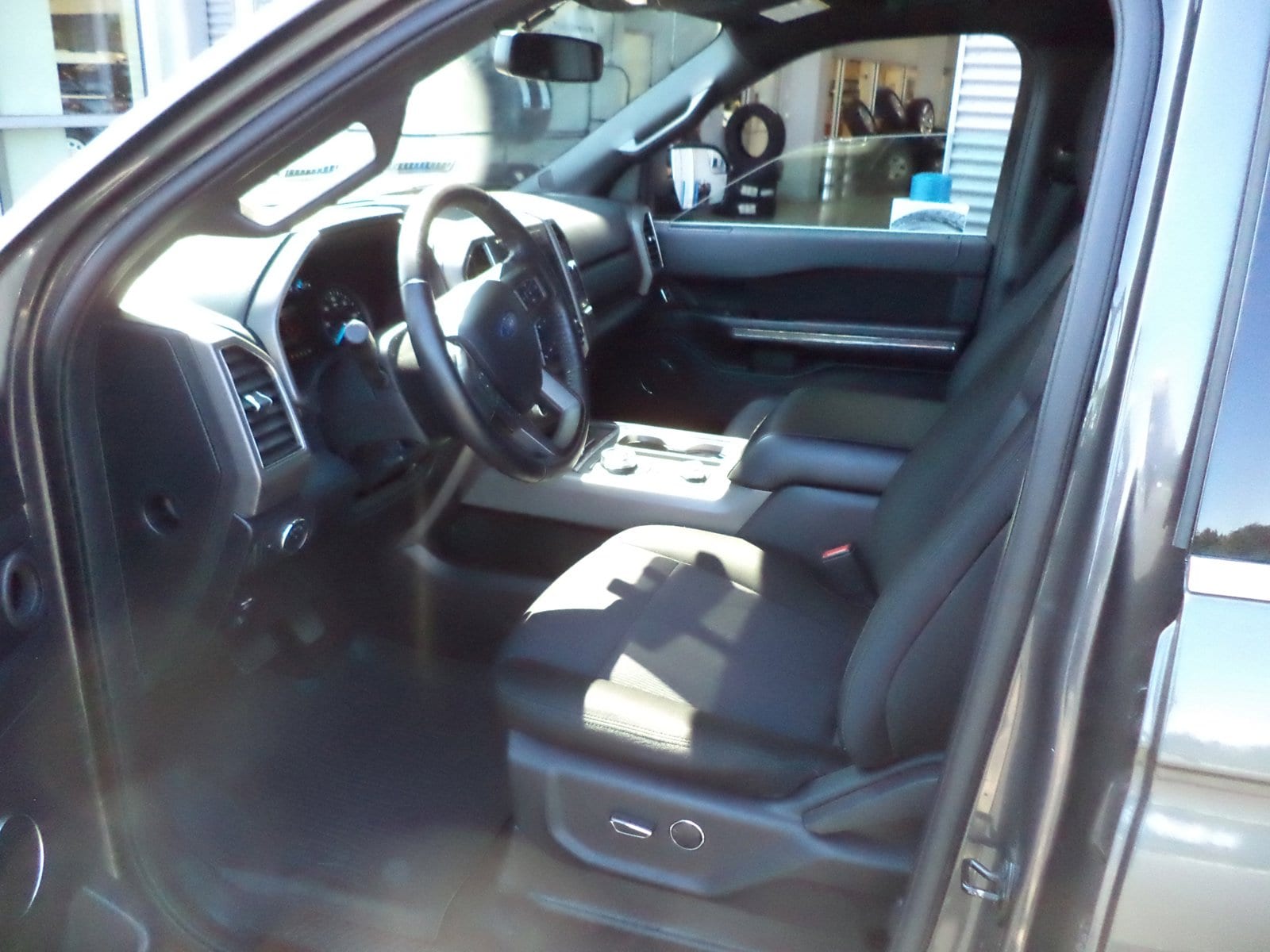 Used 2019 Ford Expedition XLT with VIN 1FMJU1JT8KEA68653 for sale in Sault Sainte Marie, MI