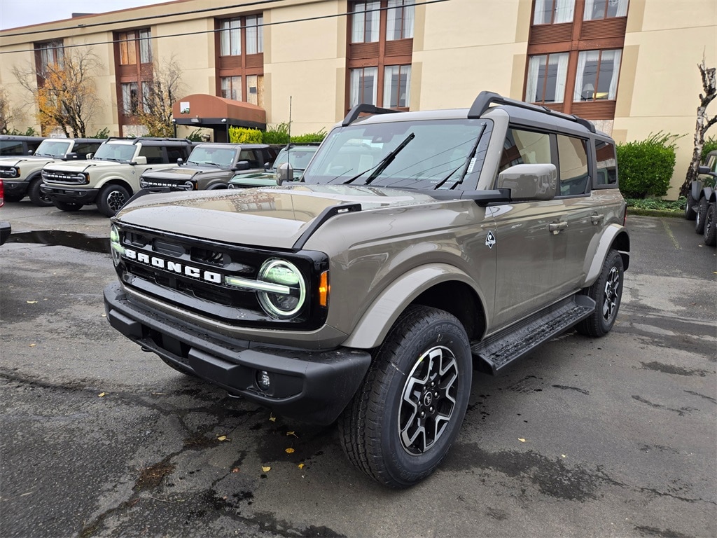 2025 Ford Bronco 4-Door Outer Banks's photo