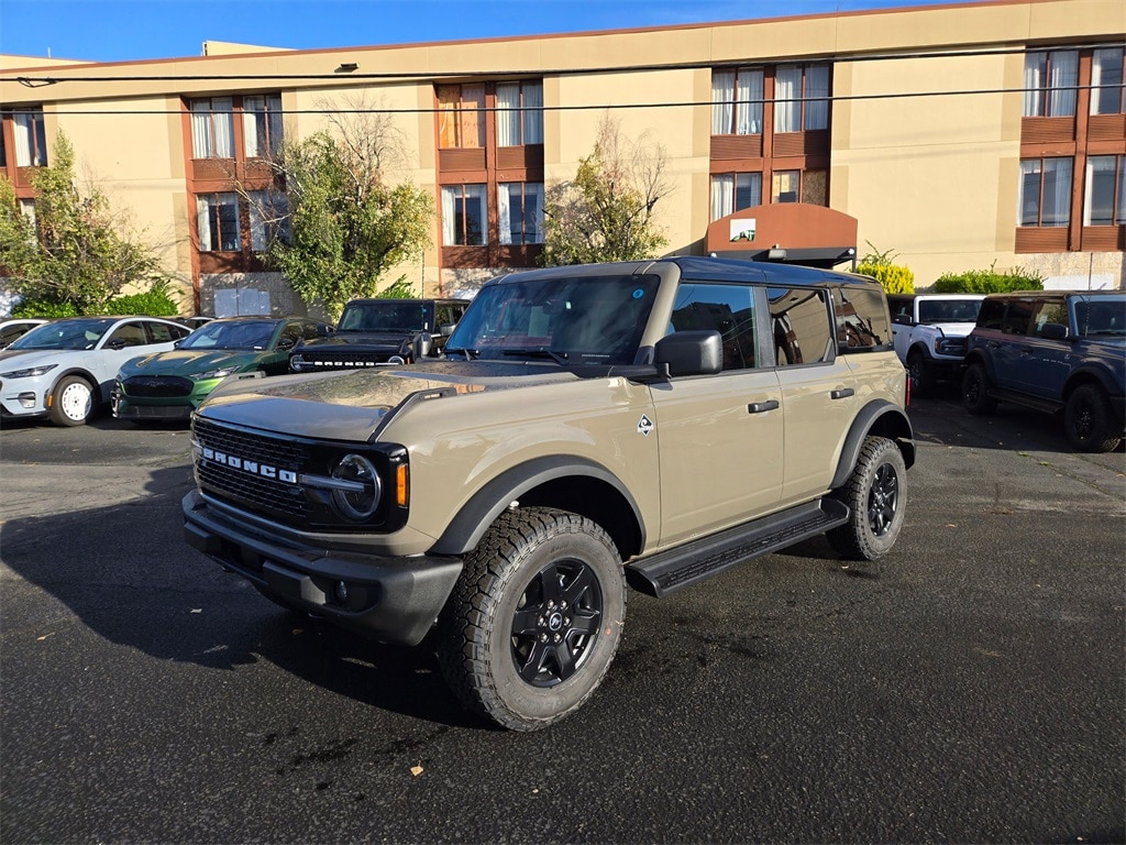 2025 Ford Bronco 4-Door Outer Banks's photo