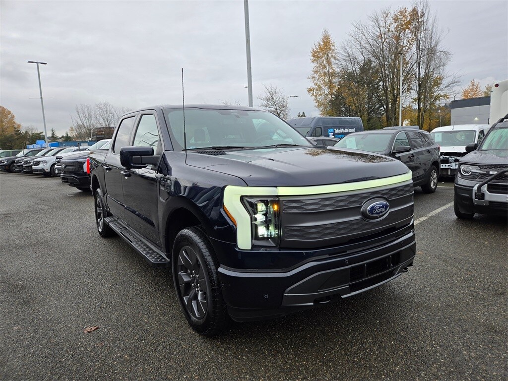 2023 Ford F-150 Lightning Lariat photo 3