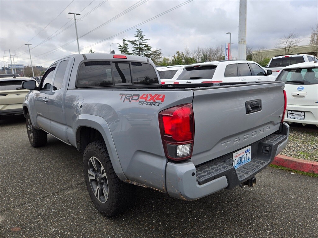2018 Toyota Tacoma SR5 TRD Sport photo 4