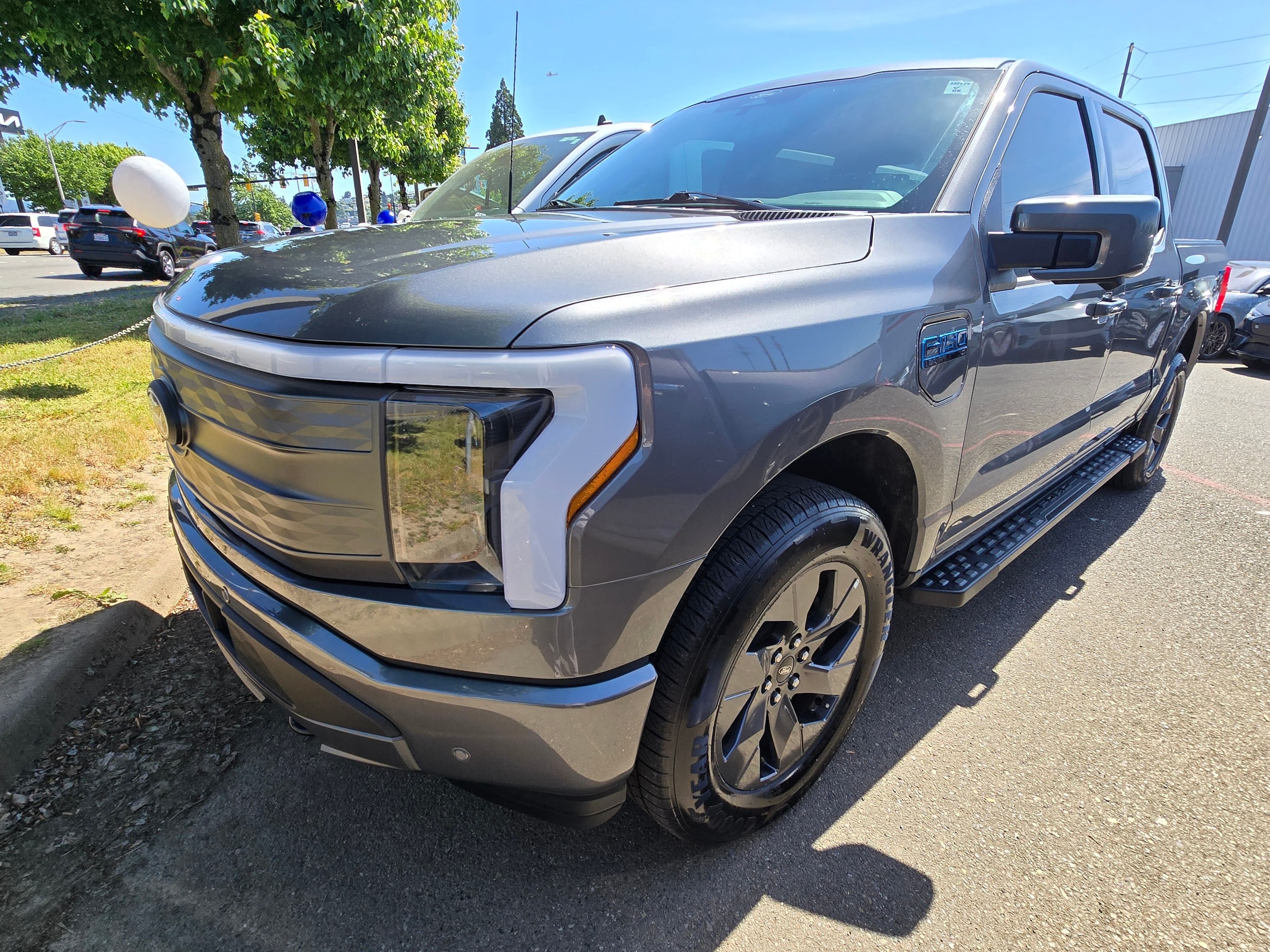 2025 Ford F-150 Lariat 4x4 SuperCrew 5-1/2 Box's photo