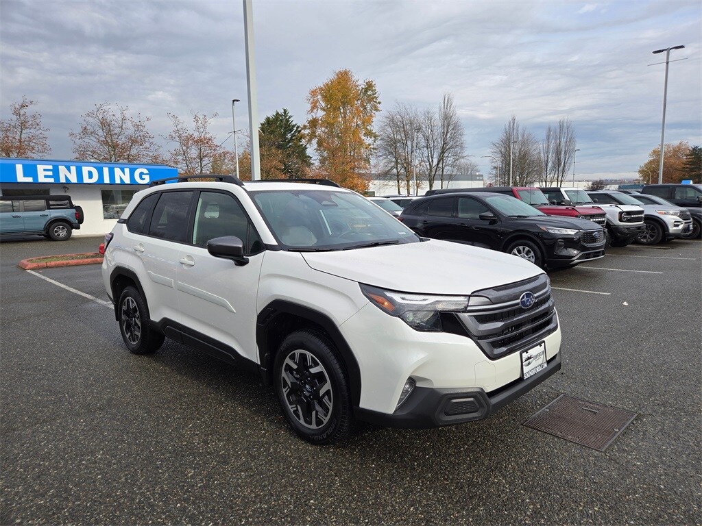 2025 Subaru Forester Premium Base photo 2