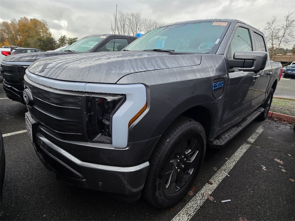 2024 Ford F-150 Lightning Lariat's photo