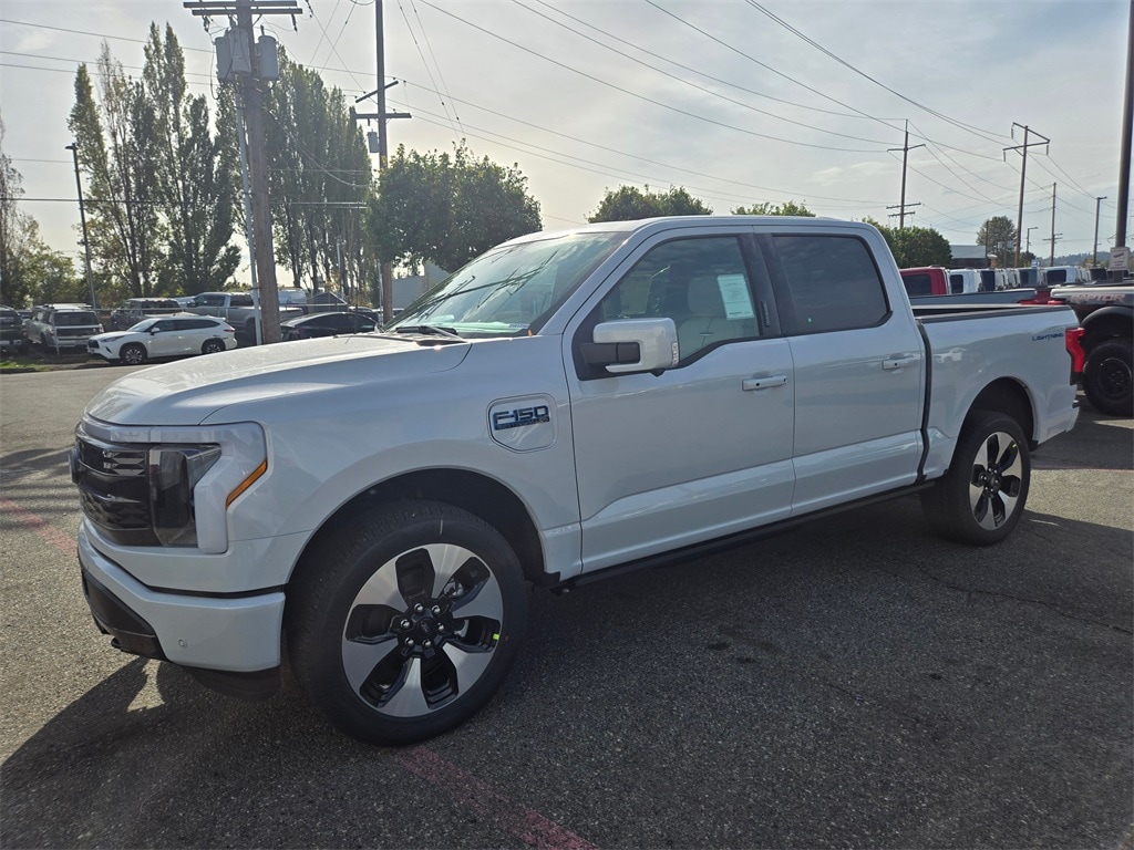 2025 Ford F-150 Lightning Platinum's photo