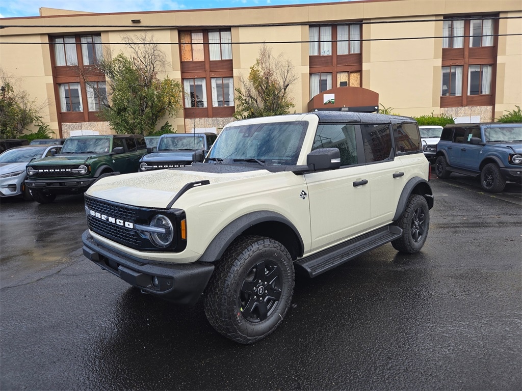 2025 Ford Bronco 4-Door Outer Banks's photo