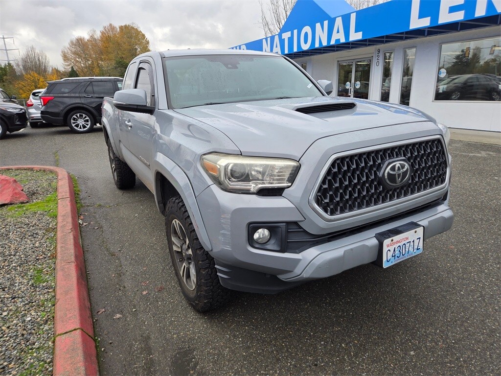 2018 Toyota Tacoma SR5 TRD Sport photo 3