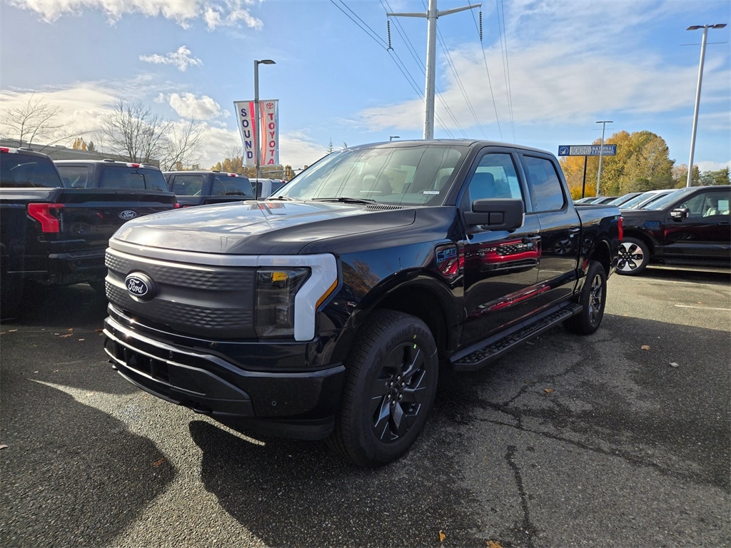 2025 Ford F-150 Lightning Flash's photo
