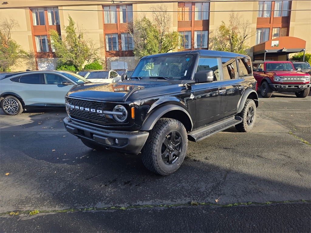 2025 Ford Bronco 4-Door Outer Banks's photo