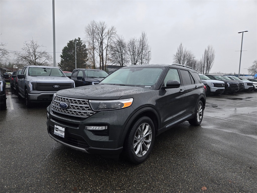 2022 Ford Explorer Limited's photo
