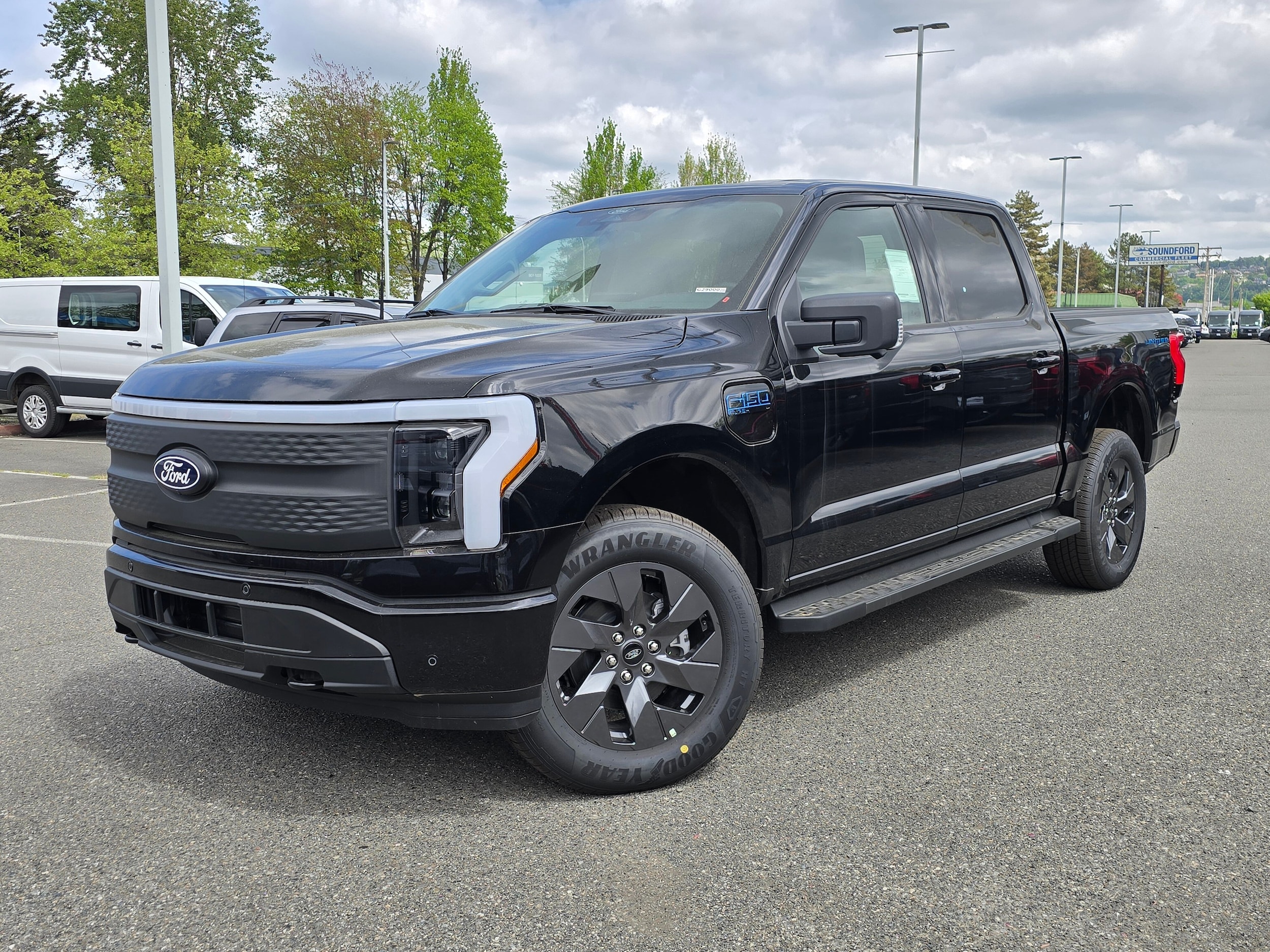 2025 Ford F-150 Flash 4x4 SuperCrew 5-1/2 Box's photo