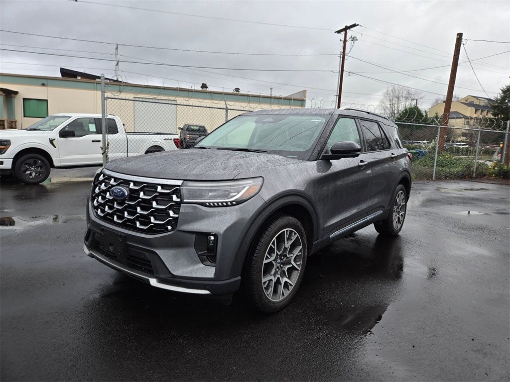 2025 Ford Explorer Platinum's photo