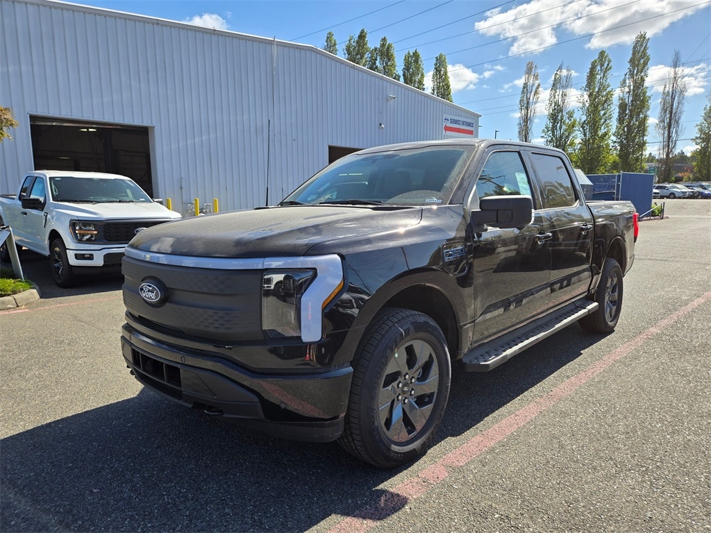 2025 Ford F-150 Lightning Flash's photo