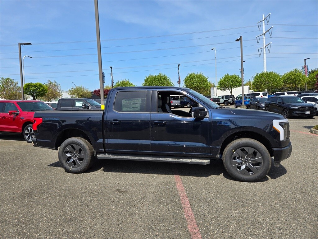 2025 Ford F-150 Lightning Lariat photo 4