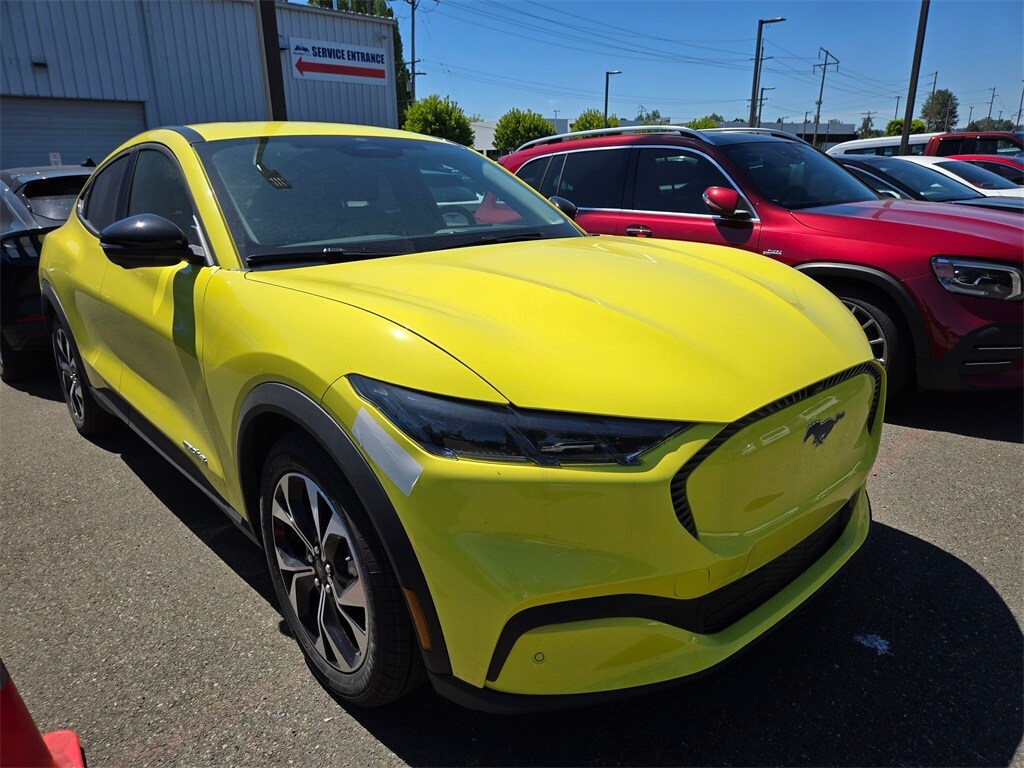 2025 Ford Mustang Mach-E Select photo 2
