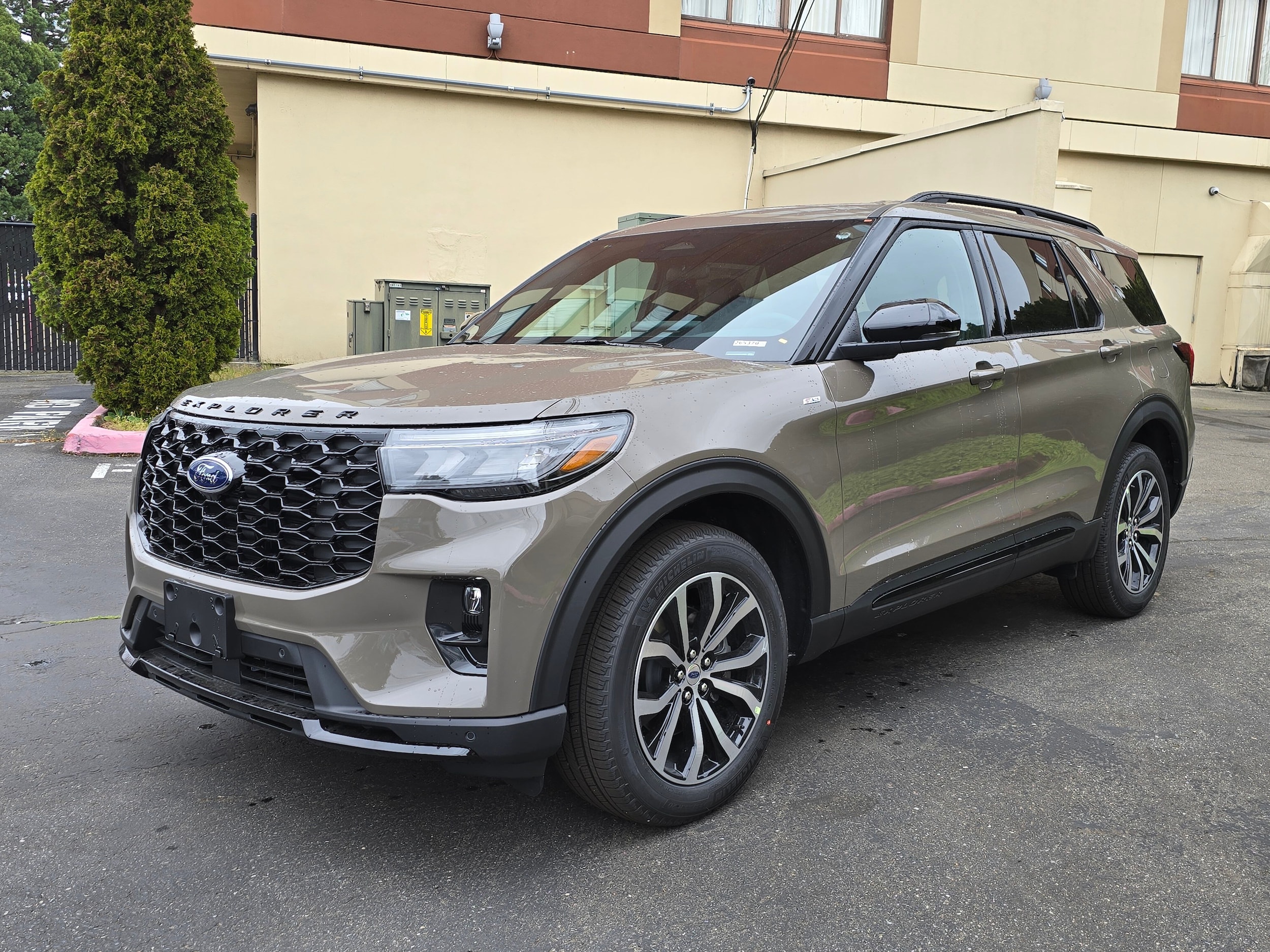 2026 Ford Explorer ST-LINE 4WD's photo