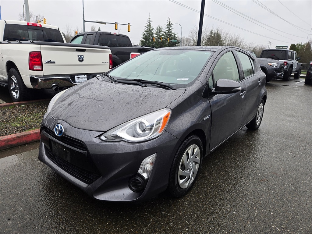 2015 Toyota Prius c Two's photo