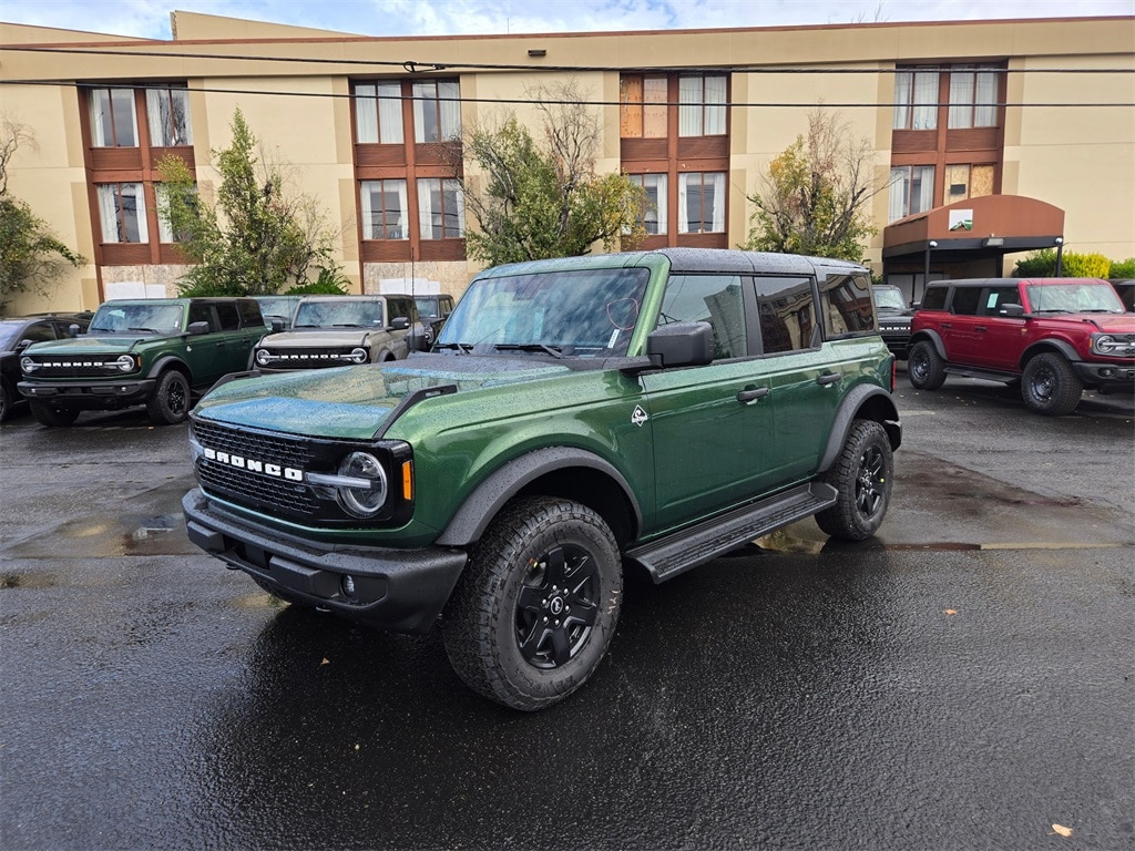 2025 Ford Bronco 4-Door Outer Banks's photo