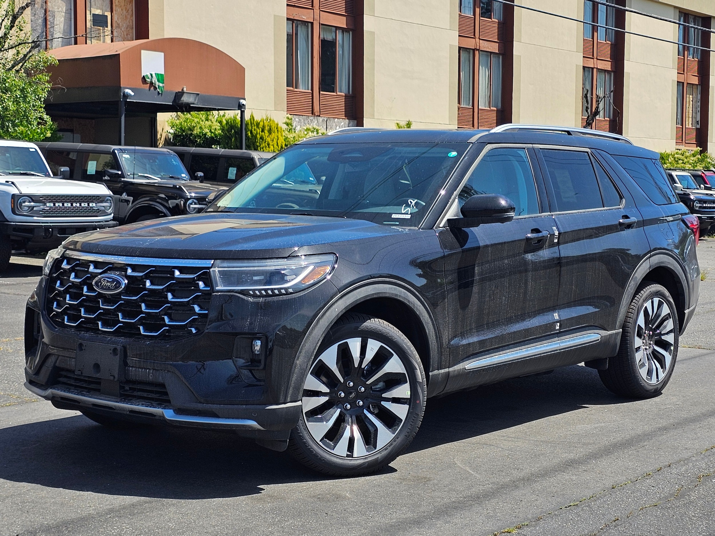 2026 Ford Explorer Platinum 4WD's photo