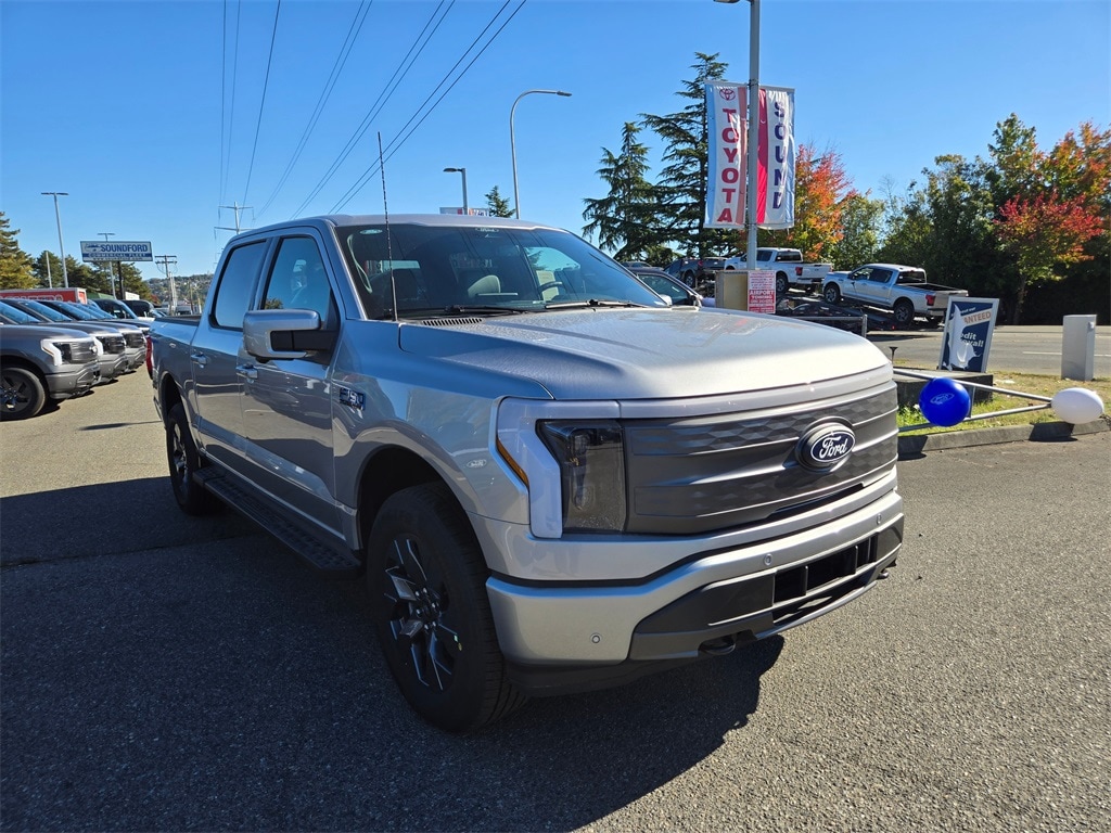 New 2025 Ford F-150 Lightning Lariat TRUCK