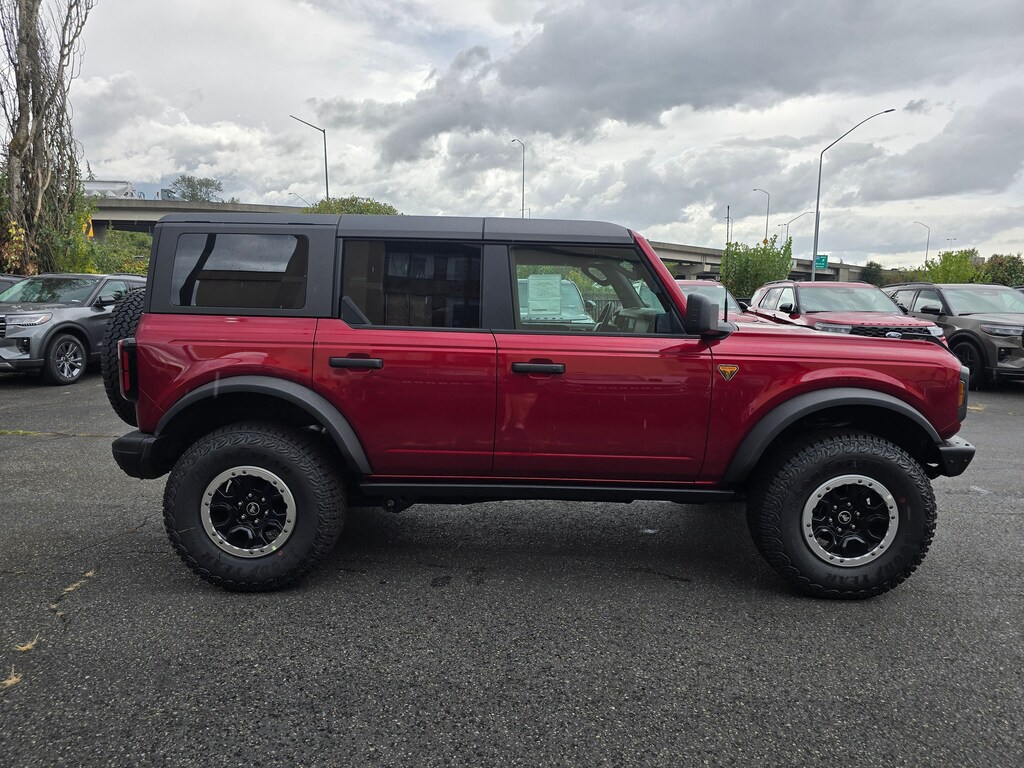 New 2026 Ford Bronco Badlands UT