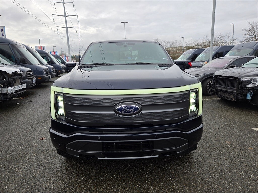 2023 Ford F-150 Lightning Lariat photo 2