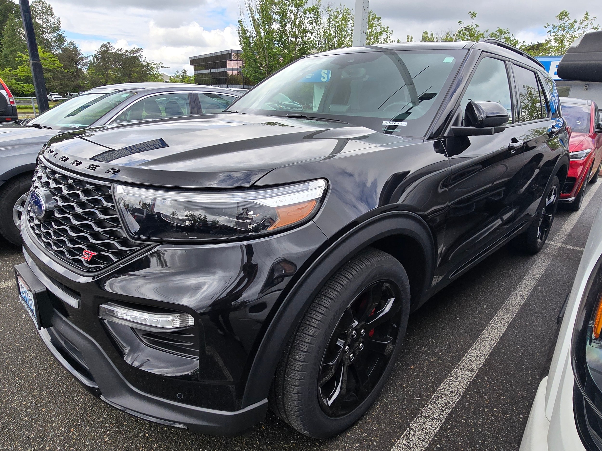 2023 Ford Explorer ST 4WD's photo