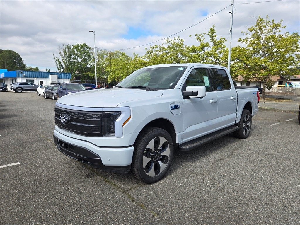 2025 Ford F-150 Lightning Platinum's photo
