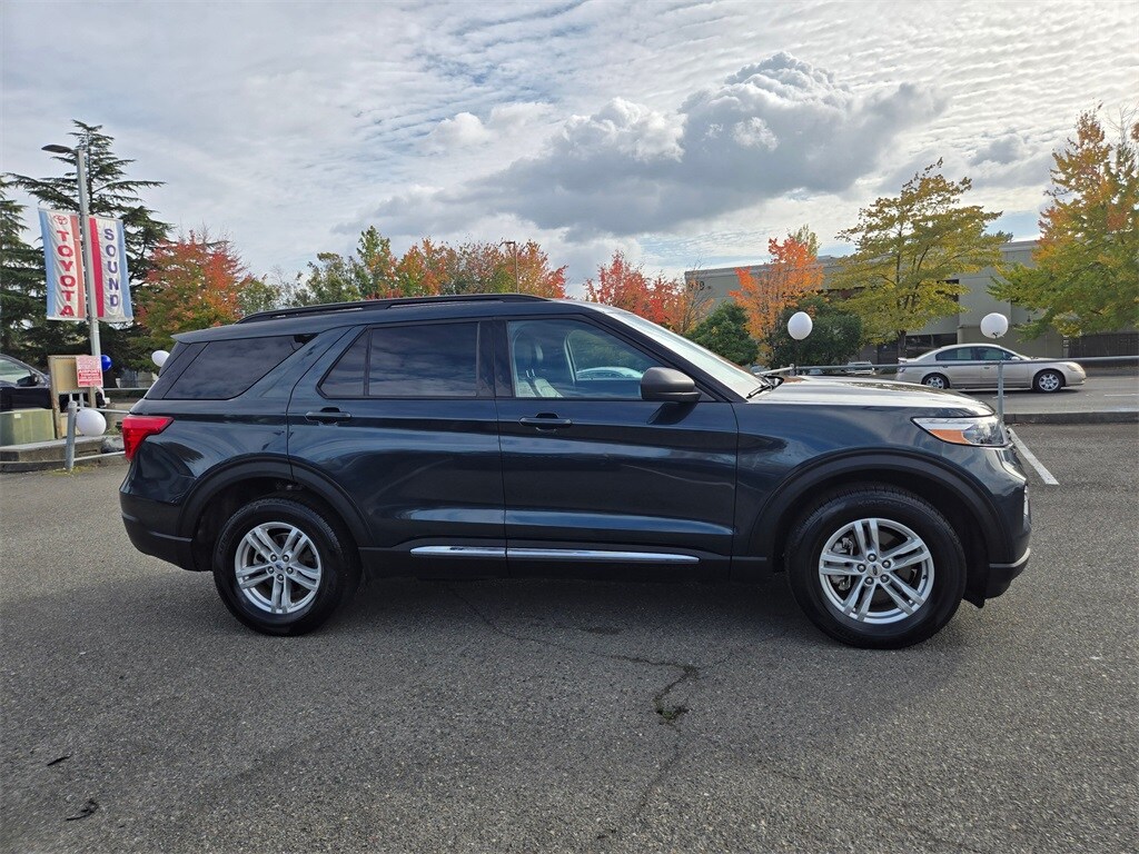 2023 Ford Explorer XLT photo 3