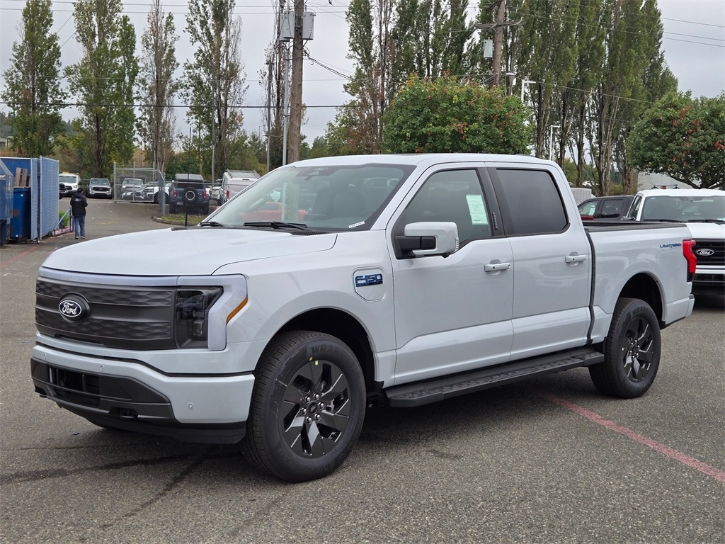 2025 Ford F-150 Lightning Lariat's photo
