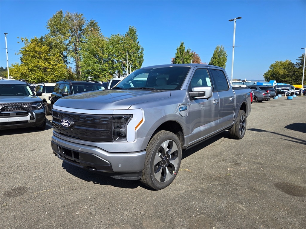 2025 Ford F-150 Lightning Platinum's photo