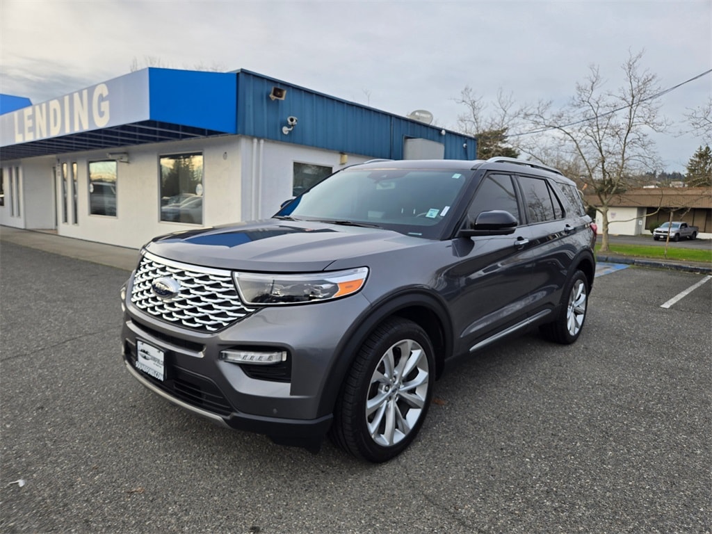 2022 Ford Explorer Platinum's photo
