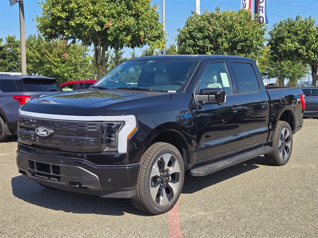 2025 Ford F-150 Lightning Platinum's photo
