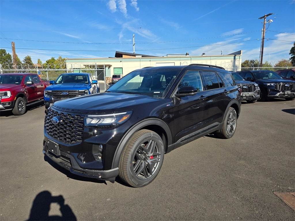 2025 Ford Explorer ST-LINE's photo