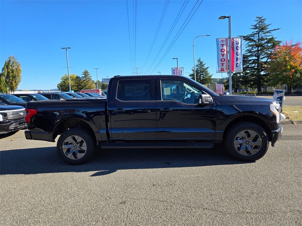 2025 Ford F-150 Lightning photo 2