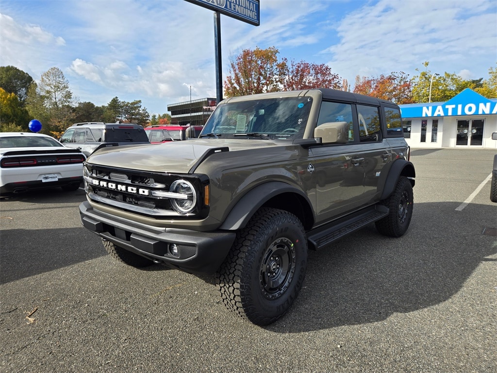 2025 Ford Bronco 4-Door Outer Banks's photo