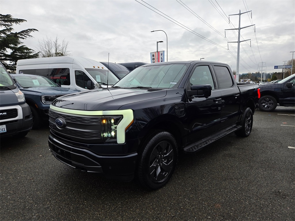 2023 Ford F-150 Lightning Lariat's photo