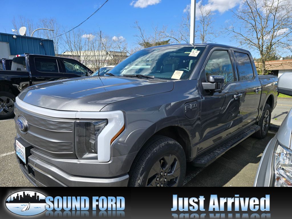 2022 Ford F-150 Lightning Truck 