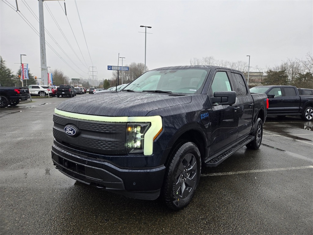 2025 Ford F-150 Lightning Flash's photo