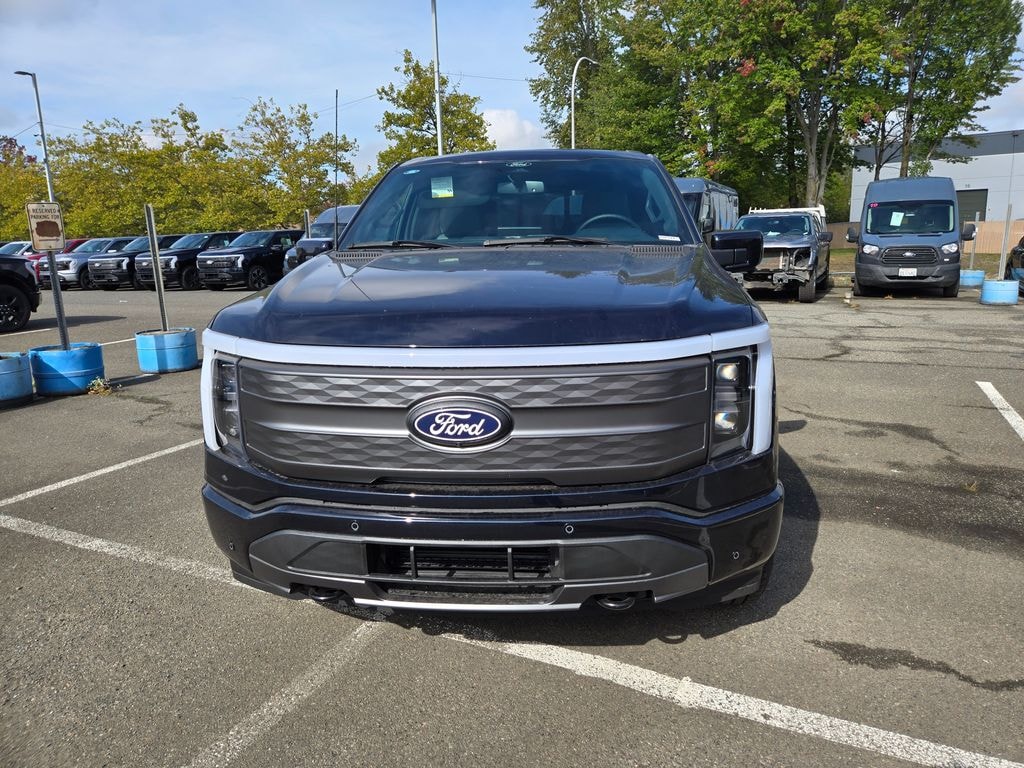 New 2025 Ford F-150 Lightning Lariat TRUCK