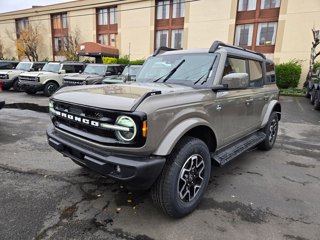 New 2025 Ford Bronco Outer Banks SUV