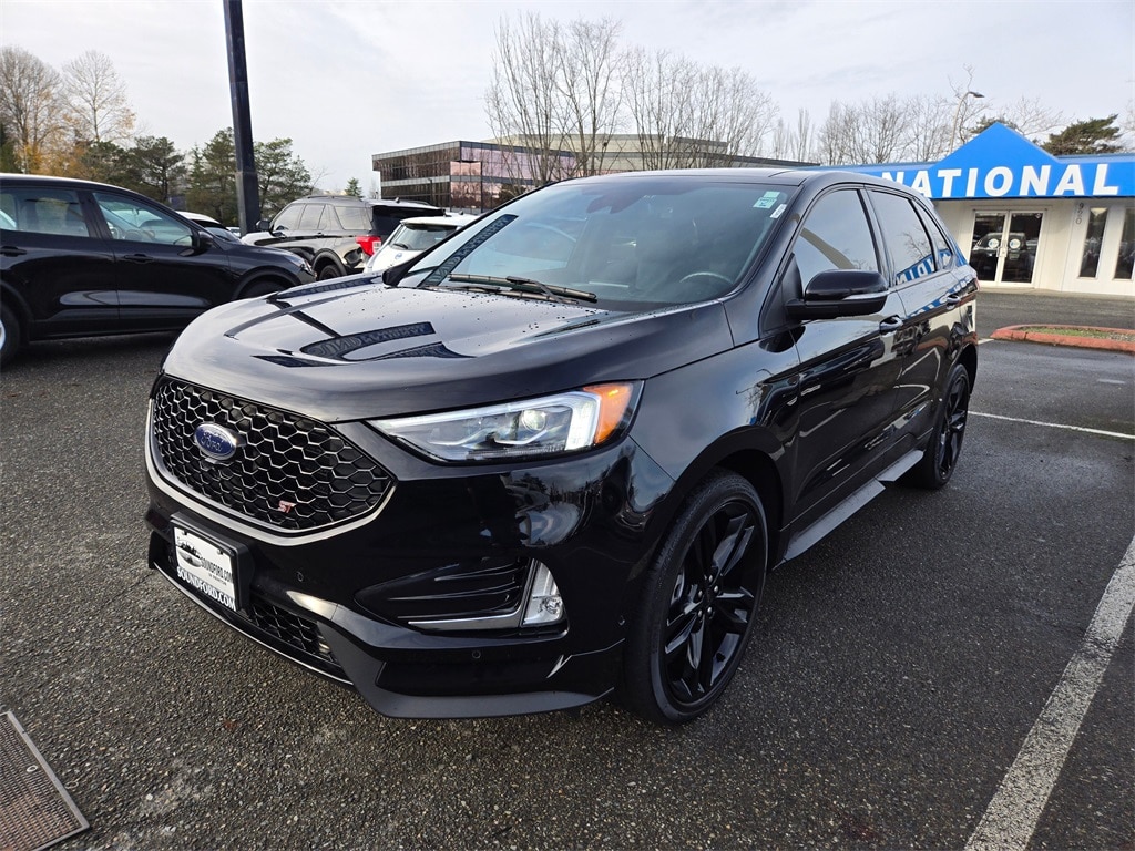 2022 Ford Edge ST's photo