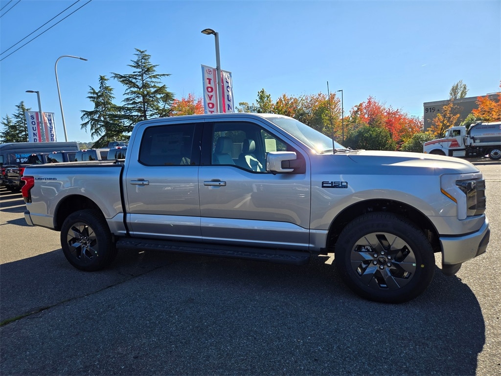New 2025 Ford F-150 Lightning Lariat TRUCK