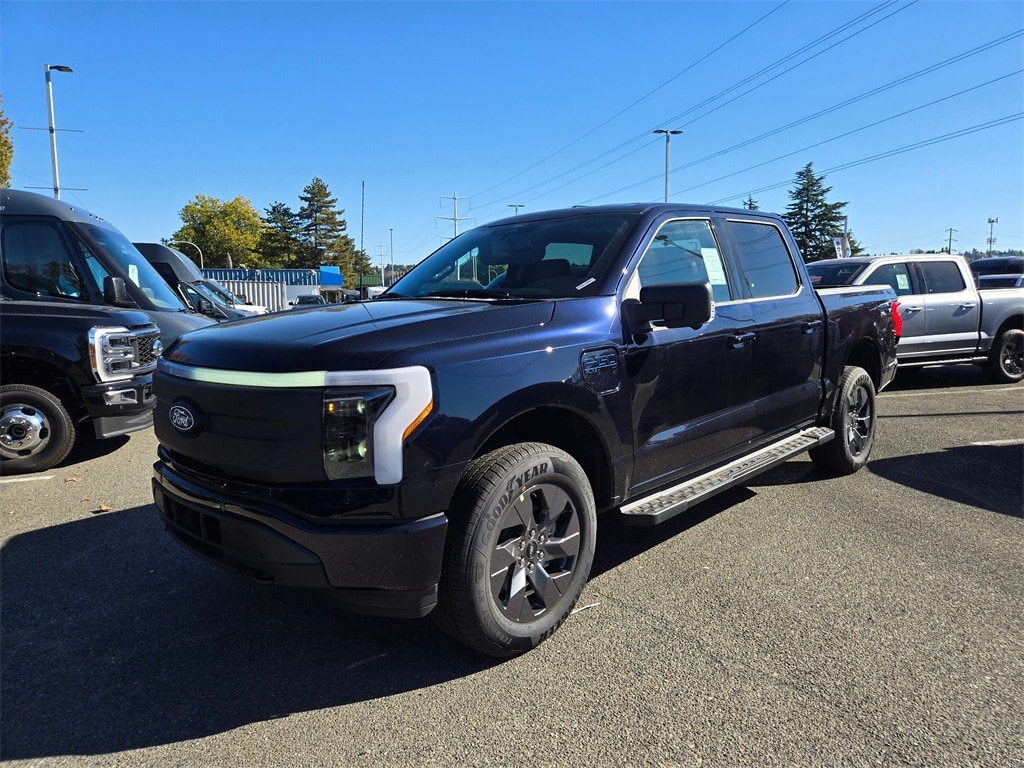 2025 Ford F-150 Lightning Flash's photo