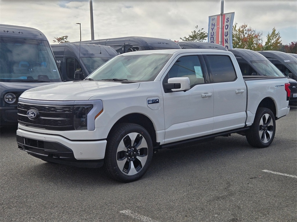 2025 Ford F-150 Lightning Platinum's photo