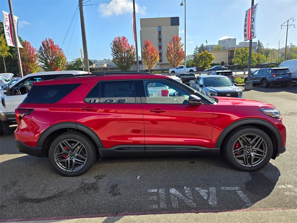 2025 Ford Explorer ST photo 3
