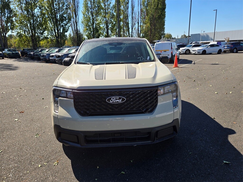 2025 Ford Maverick XLT photo 2