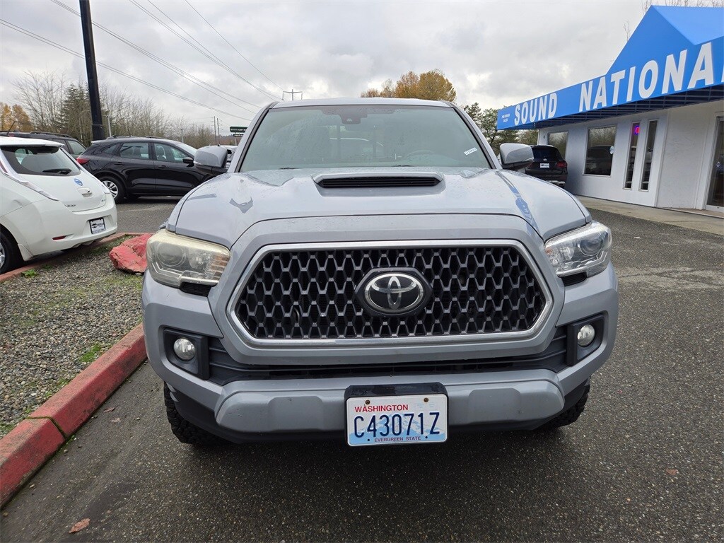 2018 Toyota Tacoma SR5 TRD Sport photo 2