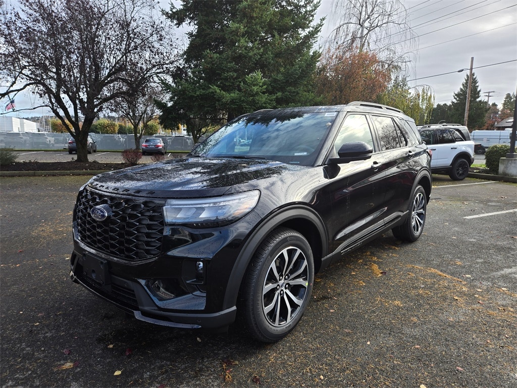 2026 Ford Explorer ST-LINE's photo