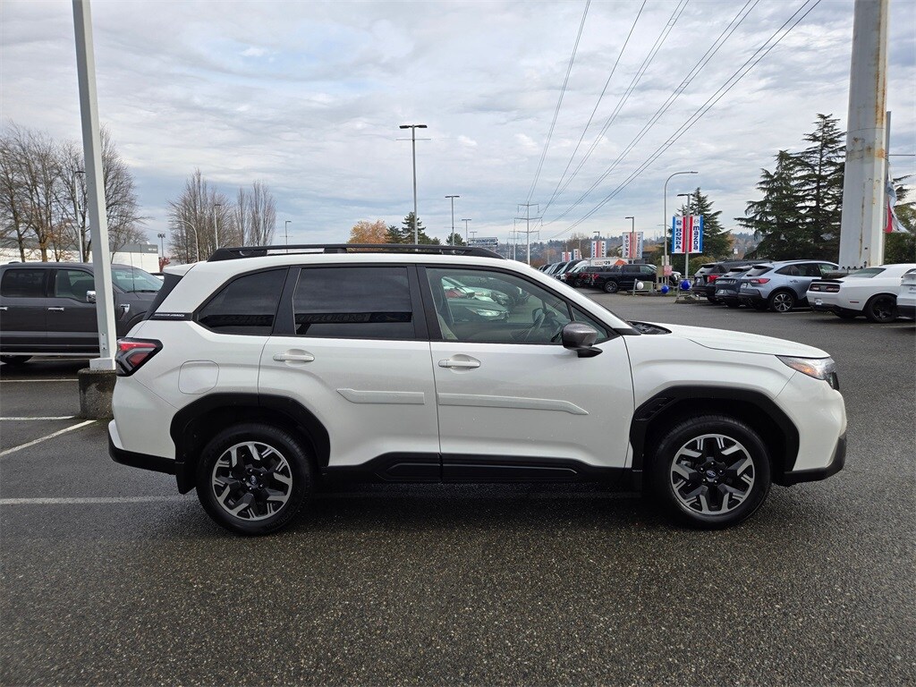 2025 Subaru Forester Premium Base photo 3